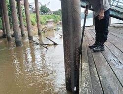 Personil Polsek Bulik Cek debit air DAS lamandau