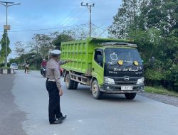 Personil Sat Lantas Laksanakan Giat Rutin Gatur Lalin Pada Pagi hari