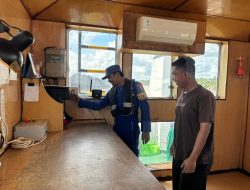 Patroli Rutin, Kapal Ditpolairud Polda Kalteng Periksa Dokumen Kapal dan Cek Alat Keselamatan