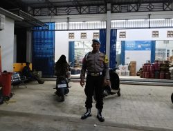 Piket Polsek Sematu Jaya Patroli Toko – toko diwilkum Polsek Sematu Jaya