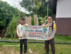 Bhabinkamtibmas laksanakan Sosialisasikan tentang larangan dan sangsi Pidana bagi pelaku Ileggal Logging kepada masyarakat di Desa Binaan.