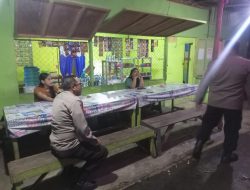 Hampiri Warung Milik Warga, Anggota Polsek Bukit Batu Ajak terus Jaga Kamtibmas