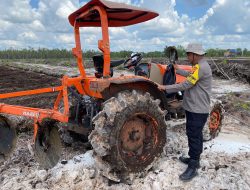 Polsek Rakumpit Dukung Ketahanan Pangan, Bhabinkamtibmas Cek Persiapan Lahan Jagung Milik Warga