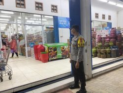 Piket Polsek Patroli kepertokoan diwilkum Polsek Sematu Jaya