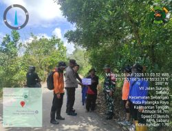 Antisipasi Karhutla, Bhabinkamtibmas dan TSAK Sabaru Gelar Patroli dan Sosialisasi di Wilayah Rawan