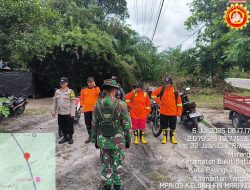 Cegah Karhutla, Bhabinkamtibmas Marang Dampingi Patroli Satgas di Wilayah Rawan Terbakar