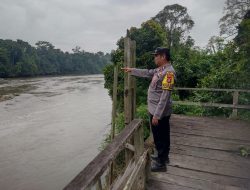 Piket Polsek Cek Debit Air Sungai Lamandau