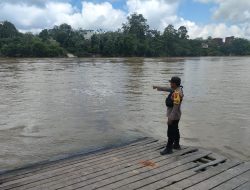 Polsek Marikit Pantau Situasi ketinggian Debit air Das Katingan untuk antisipasi bencana Banjir di wilkum Kec. Marikit