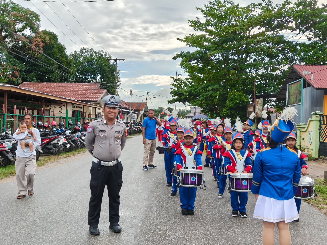 Satlantas Polres Lamandau Melaksanakan Pengawalan dan Pengaturan Arus Lalulintas dalam rangka Pawai HUT RI ke-80