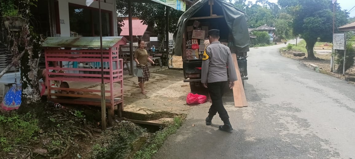 Piket Polsek Delang Silaturahmi Ke Masyarakat
