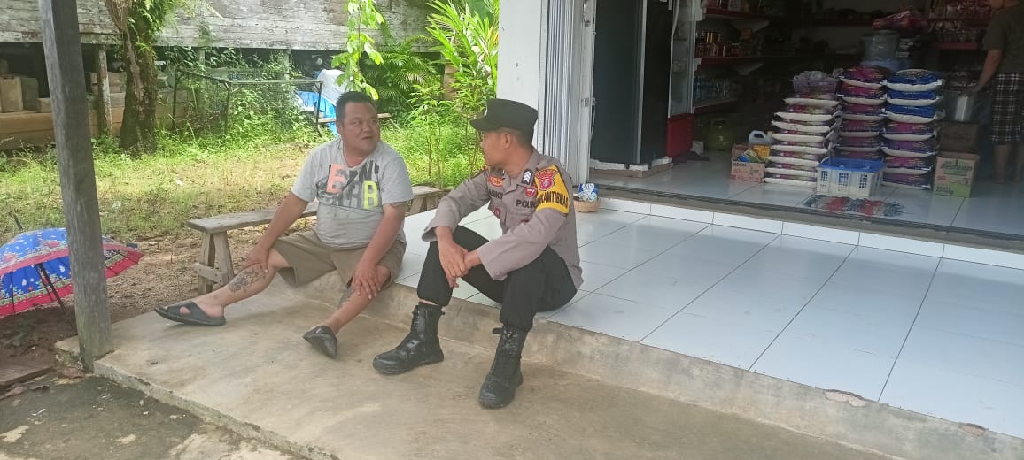 Piket Polsek Delang melaksanakan Silaturahmi ke warga masyarakat