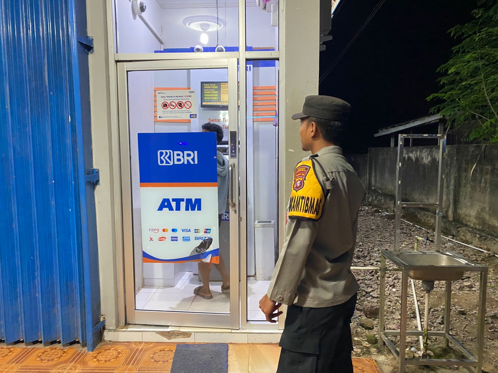 Piket Polsek Patroli dimalam hari ke Perbankan Atm