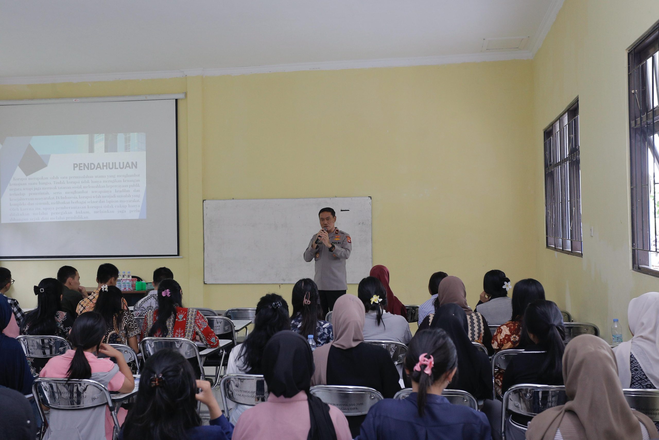 Jadi Dosen Pengajar di FISIP Universitas Palangka Raya, Wakapolda Kalteng Sampaikan Materi Pendidikan Anti Korupsi