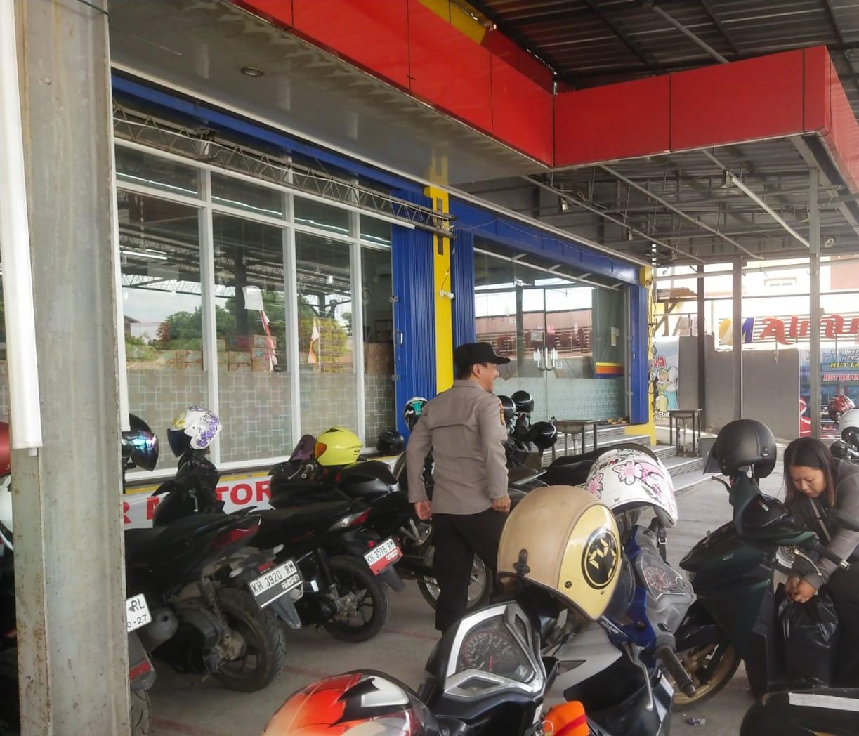 Personil Piket Polsek Bulik Laksanakan Patroli Pertokoan