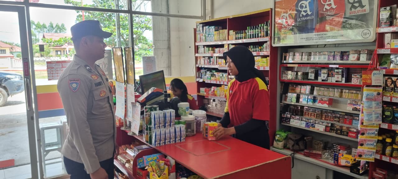 Piket Polsek Patroli kepertokoan diwilkum Polsek Sematu Jaya