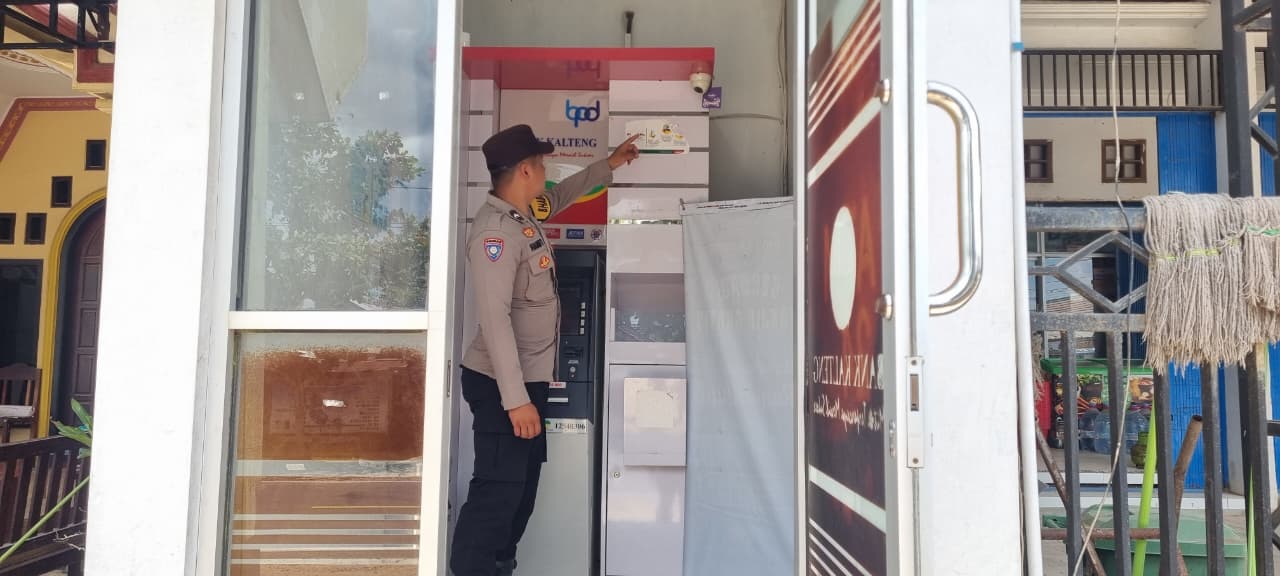 Piket Polsek Patroli dimalam hari ke Perbankan Atm