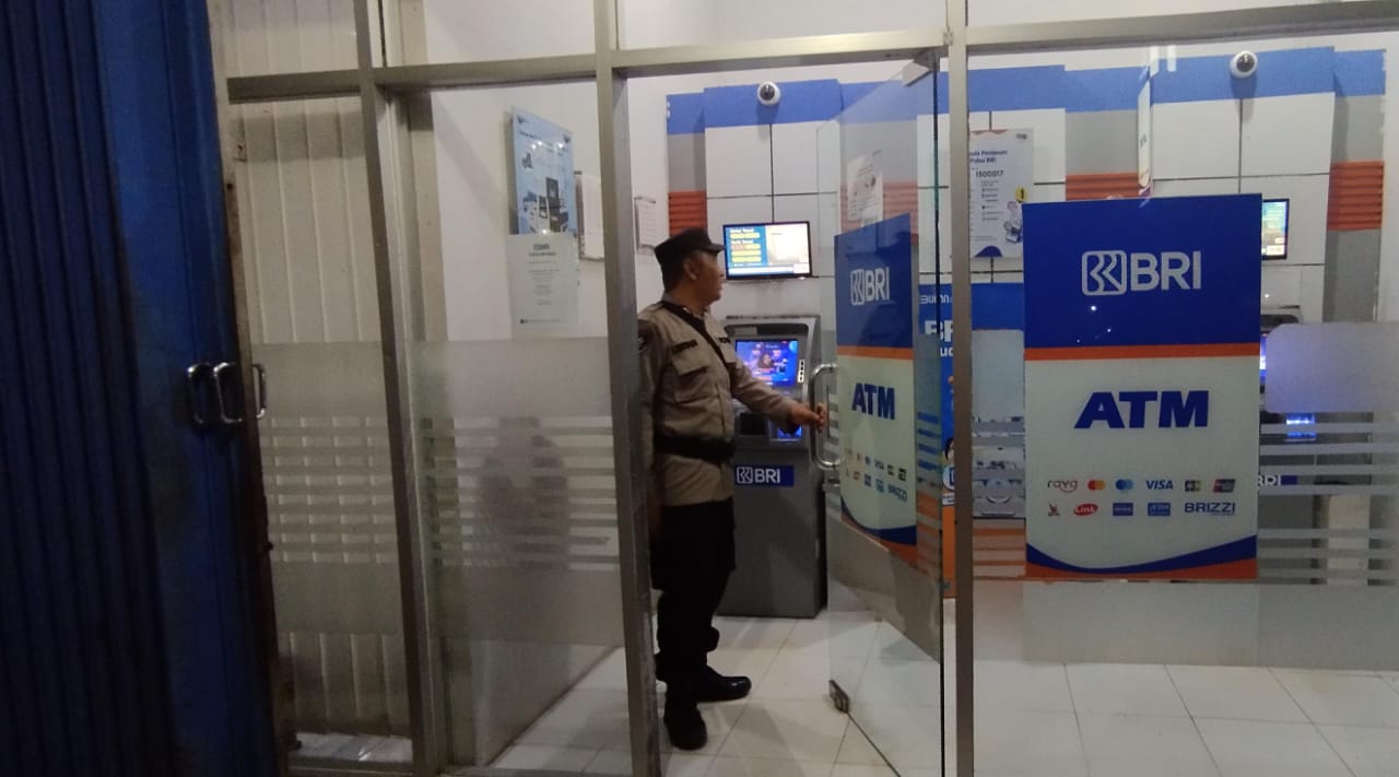 Piket Malam Polsek Bulik Patroli ke Perbankan (ATM) diwilkum Polsek Bulik