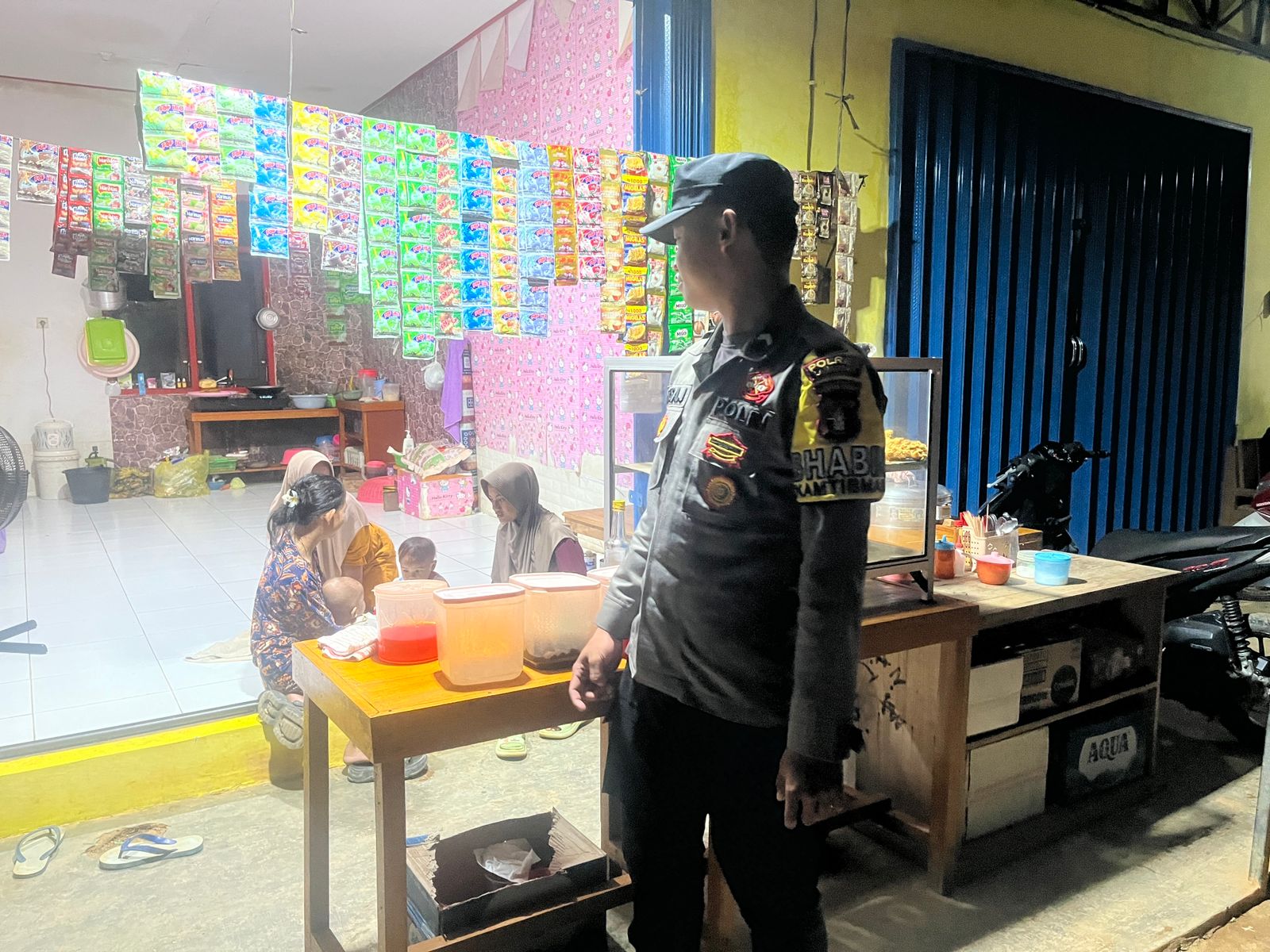 Piket Polsek Lamandau Silaturahmi Ke Pedagang