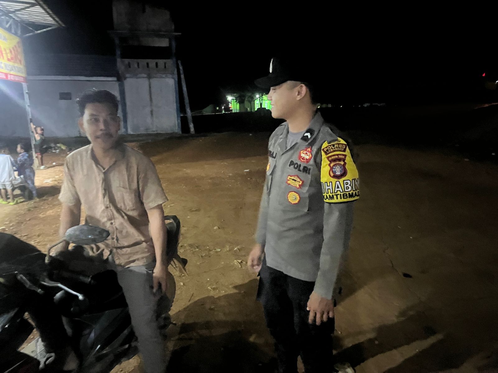 Personil Polsek Sambang kepada Masyarakat