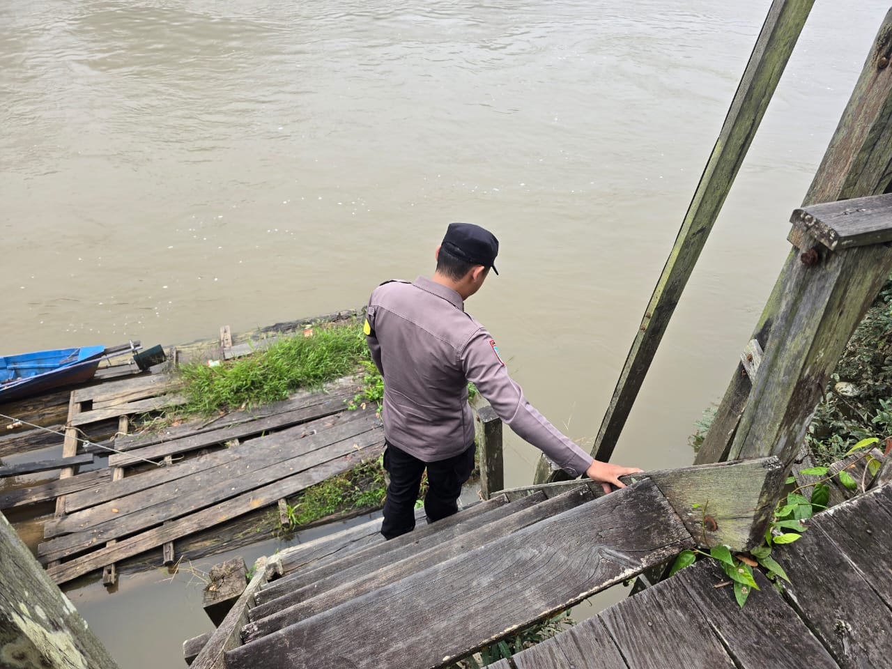 Piket Polsek Cek Debit Air Sungai Lamandau
