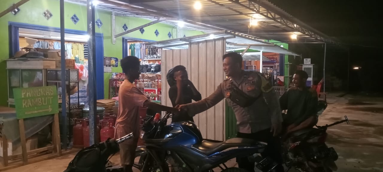 Piket Polsek lamandau melaksanakan Silaturahmi ke masyarakat