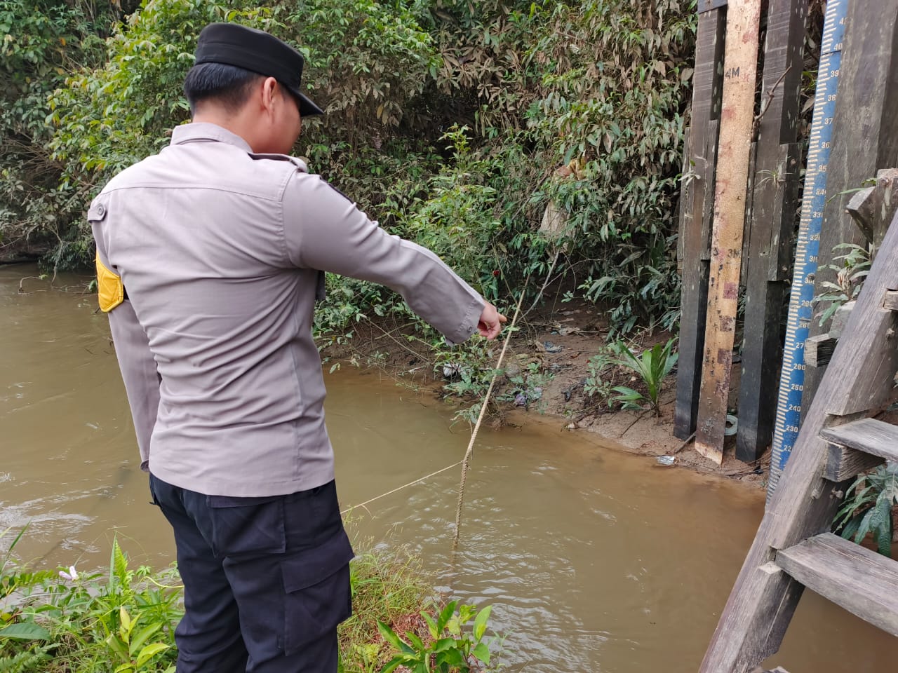 Piket Polsek Cek Debit Air Sungai Lamandau