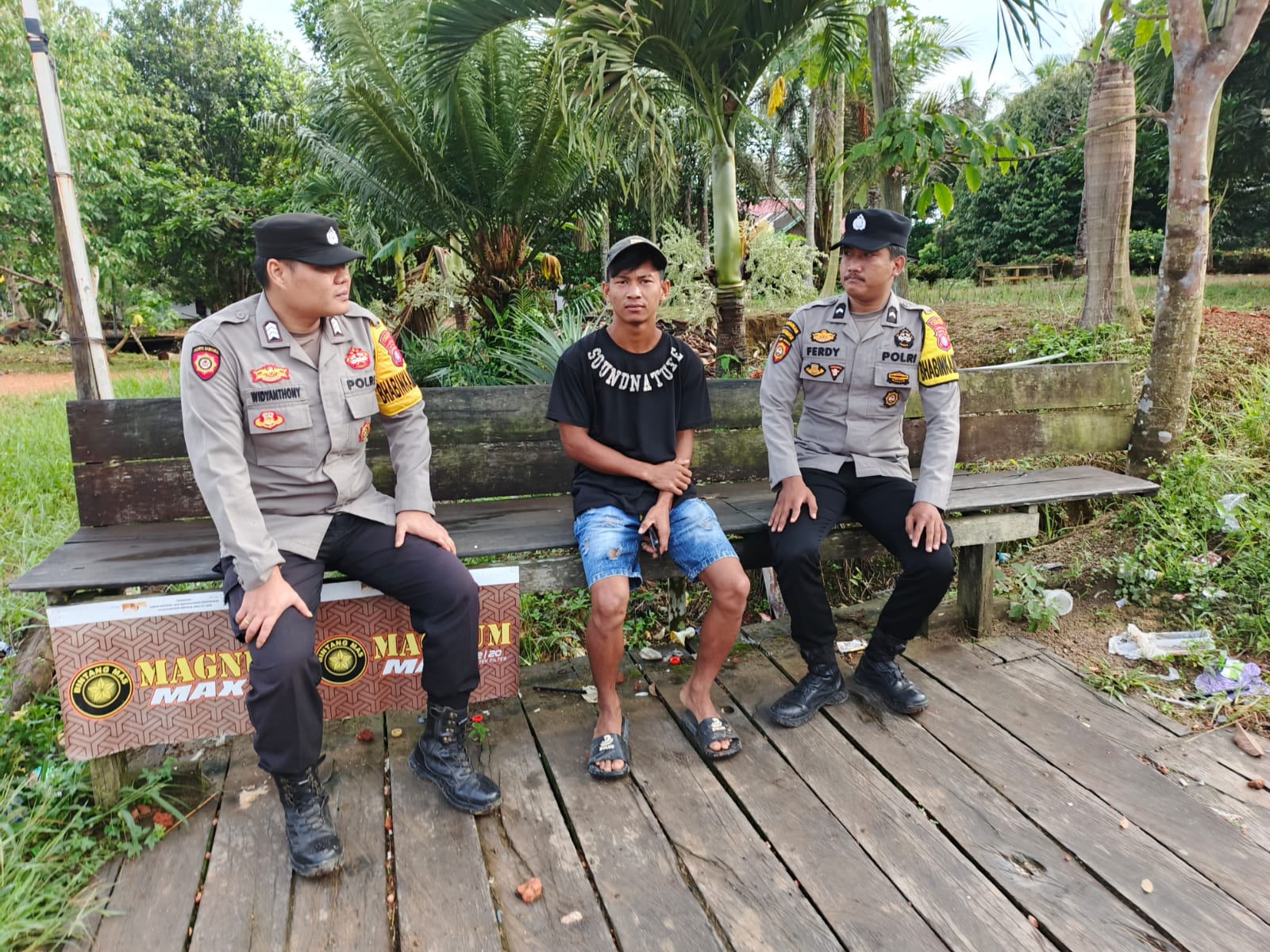 Personel Polsek lamandau melaksanakan sambang kerumah warga