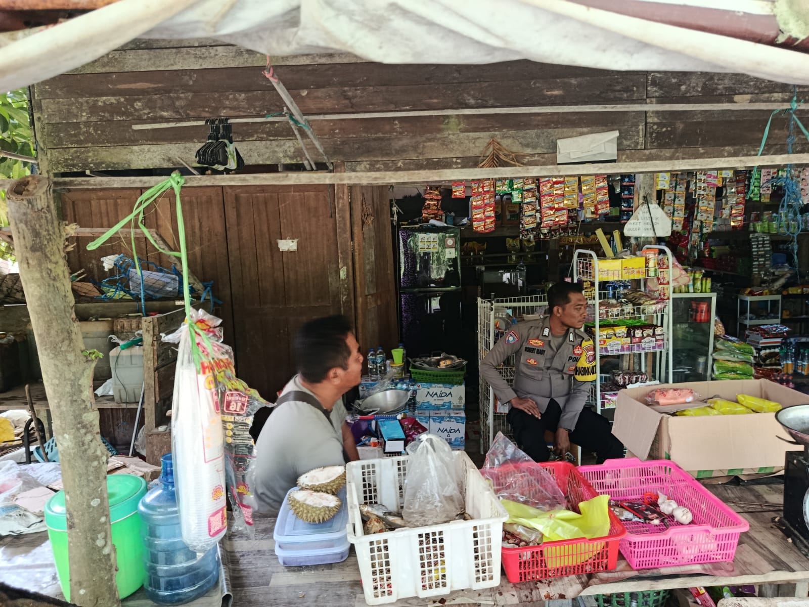 Piket Polsek Delang Silaturahmi Ke Masyarakat