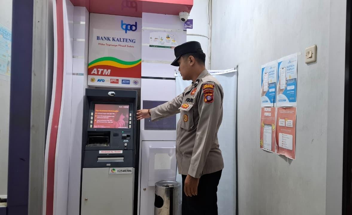 Piket Polsek Patroli dimalam hari ke Perbankan Atm