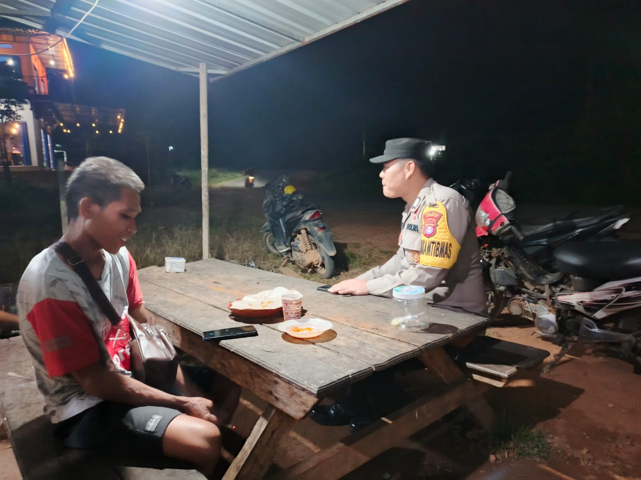 Personel Polsek lamandau melaksanakan sambang kerumah warga