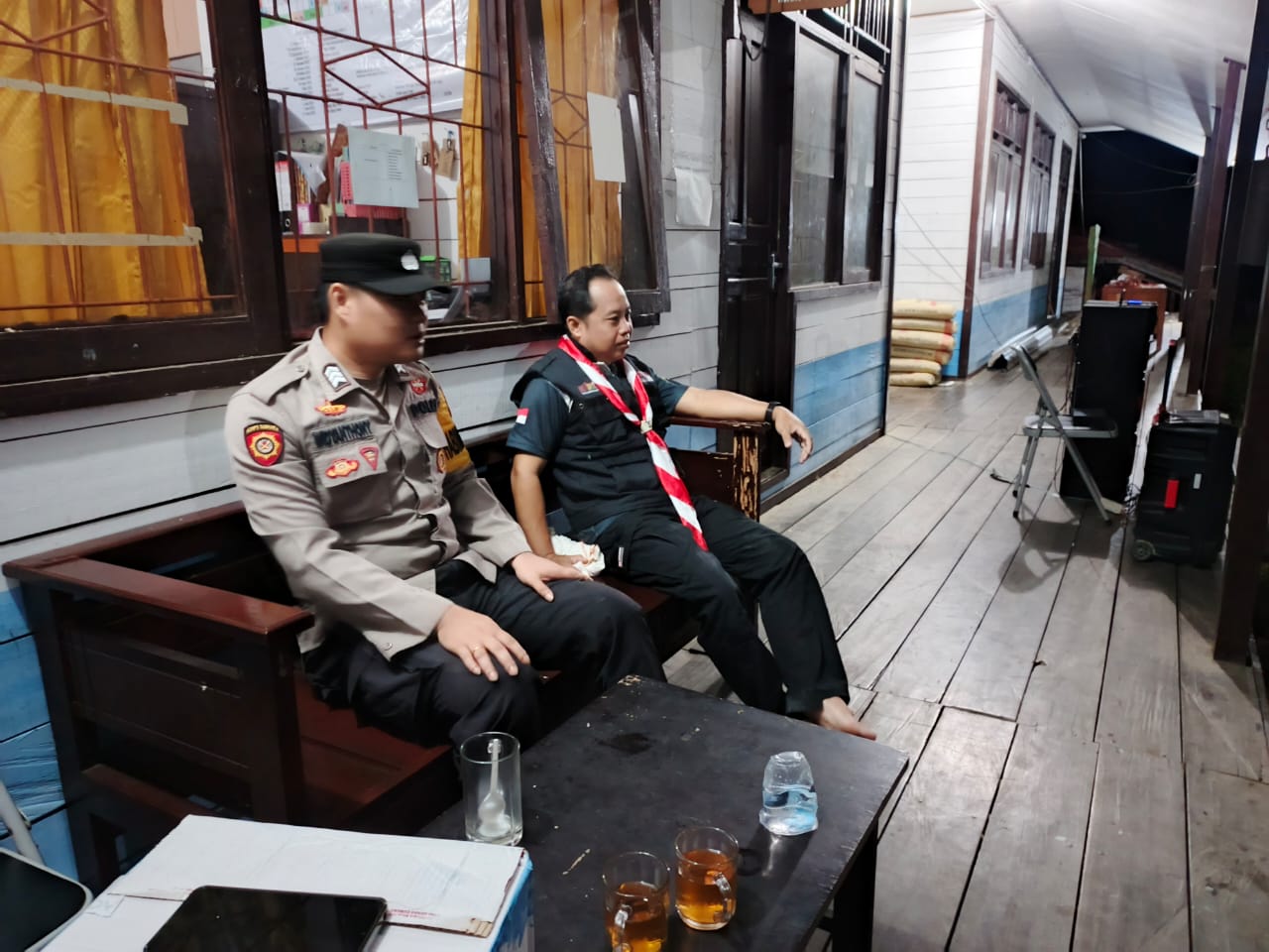 Piket Polsek lamandau melaksanakan Silaturahmi ke masyarakat