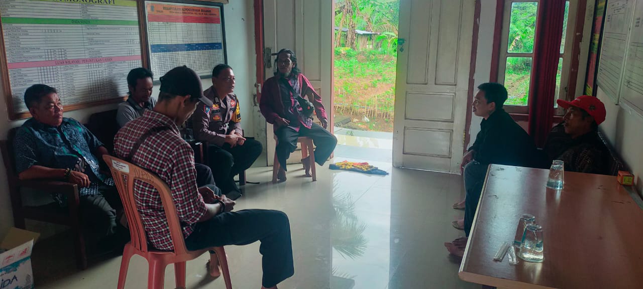 Bhabinkamtibmas Polsek Lamandau Sosialisasikan Tentang Layanan Hotline 110 kepada Masyarakat