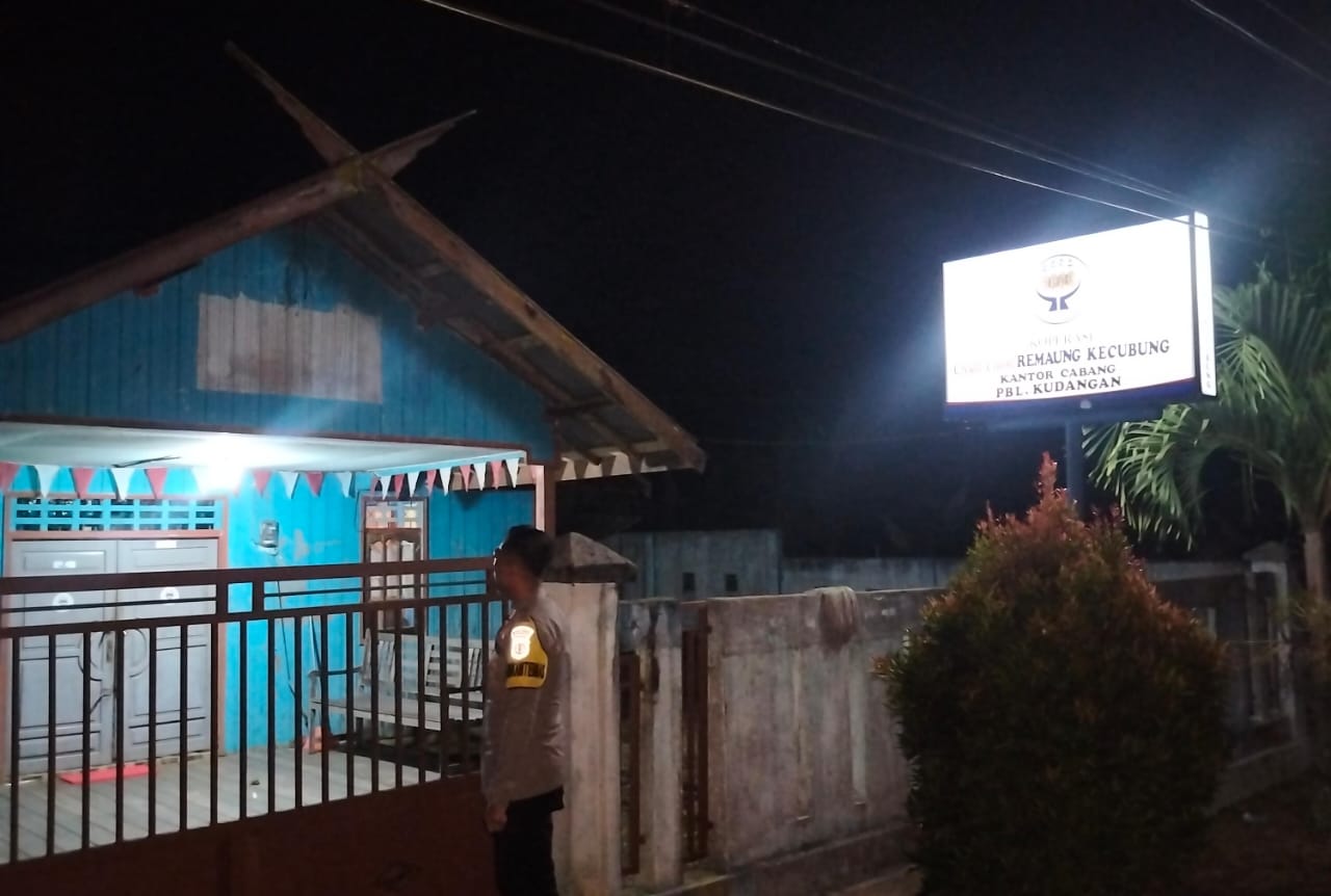 Piket Polsek Delang melaksanakan giat patroli Tempat Objek Vital