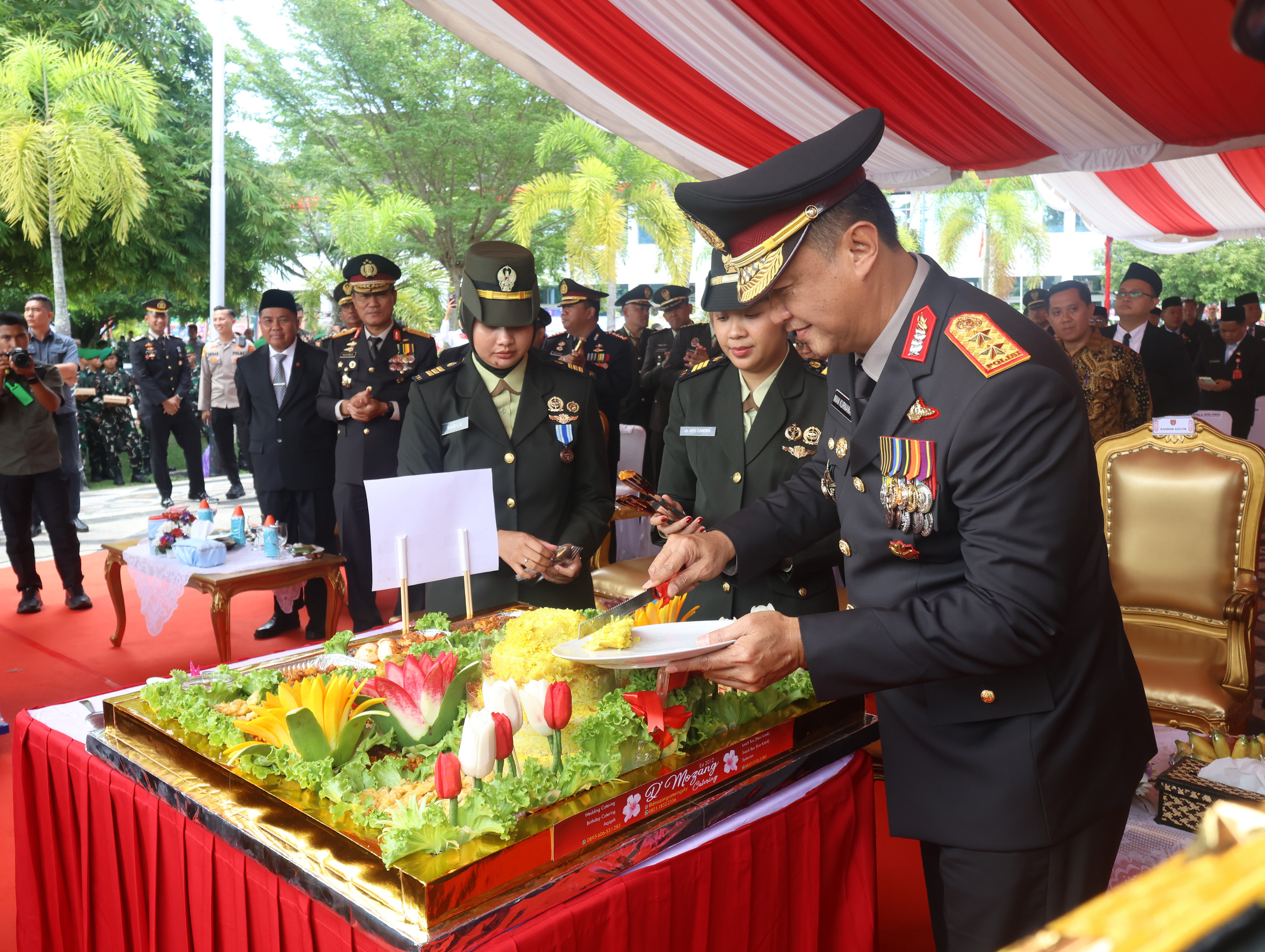Perkuat Sinergitas, Kapolda Kalteng Hadiri Upacara Parade HUT TNI ke-80 di Kantor Gubernur