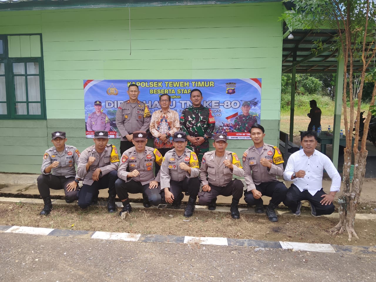 Kapolsek dan Camat Teweh Timur Beri Ucapan Dirgahayu TNI ke-80, Wujud Sinergitas TNI-Polri dan Pemerintah Kecamatan