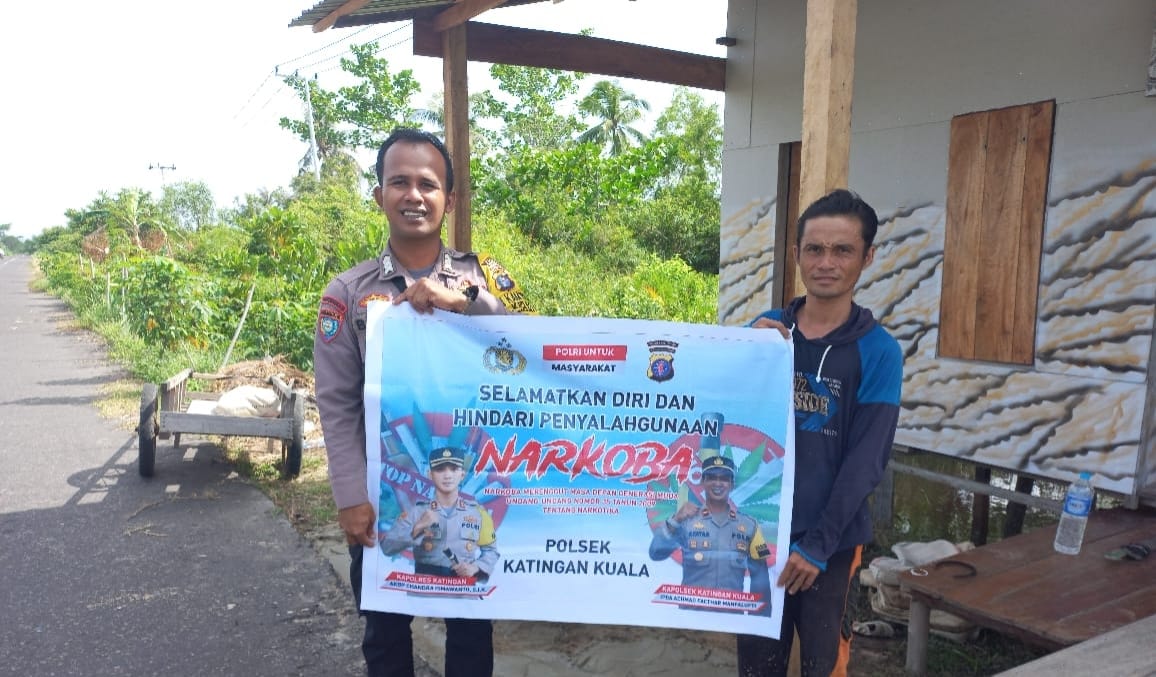 Sampaikan pesan Kamtibmas, Bhabinkamtibmas Polsek Katingan Kuala sambangi Warga.