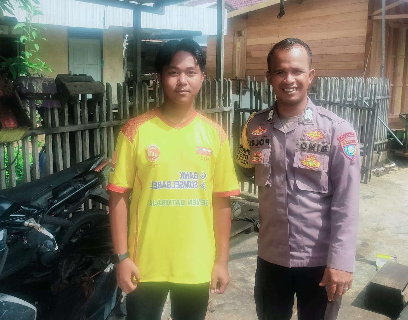 Bhabinkamtibmas Polsek Katingan Kuala Melaksanakan Sambang Kamtibmas Ke Warga Desa Binaannya