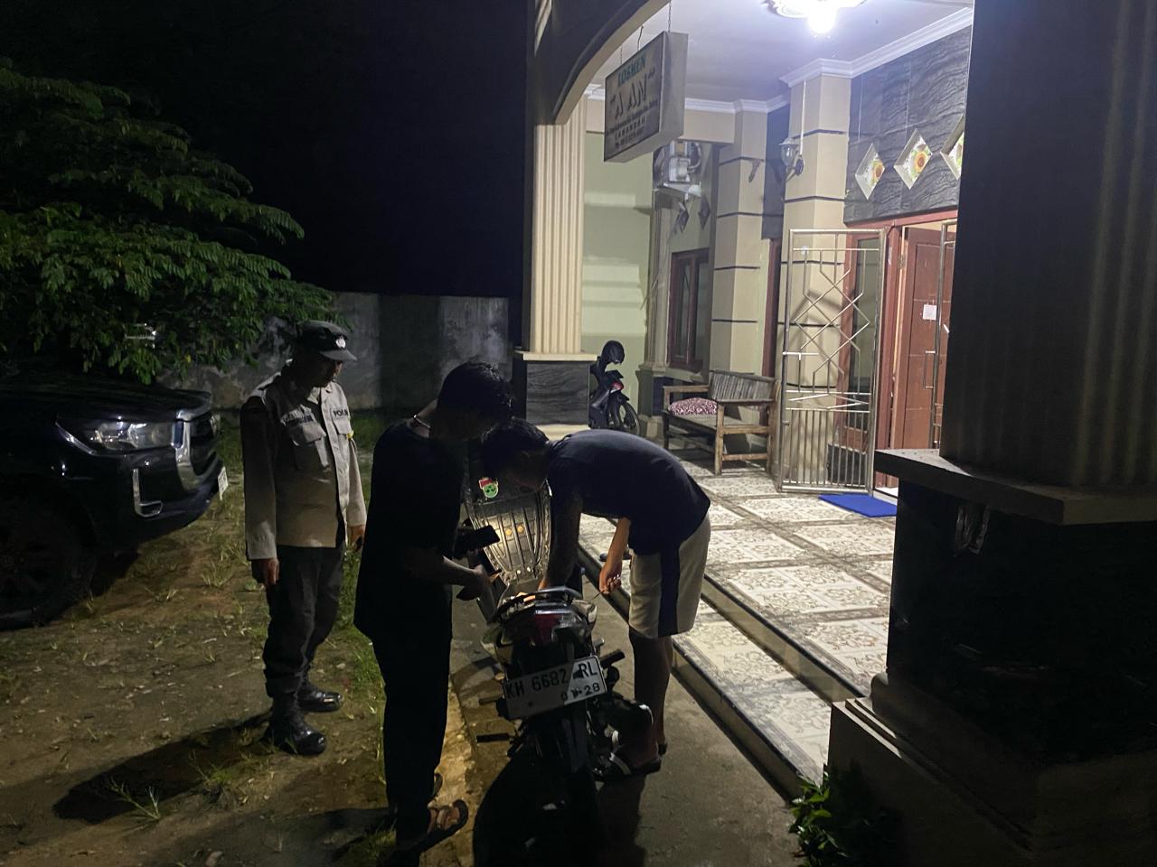 Piket Polsek Delang melaksanakan Silaturahmi ke warga masyarakat