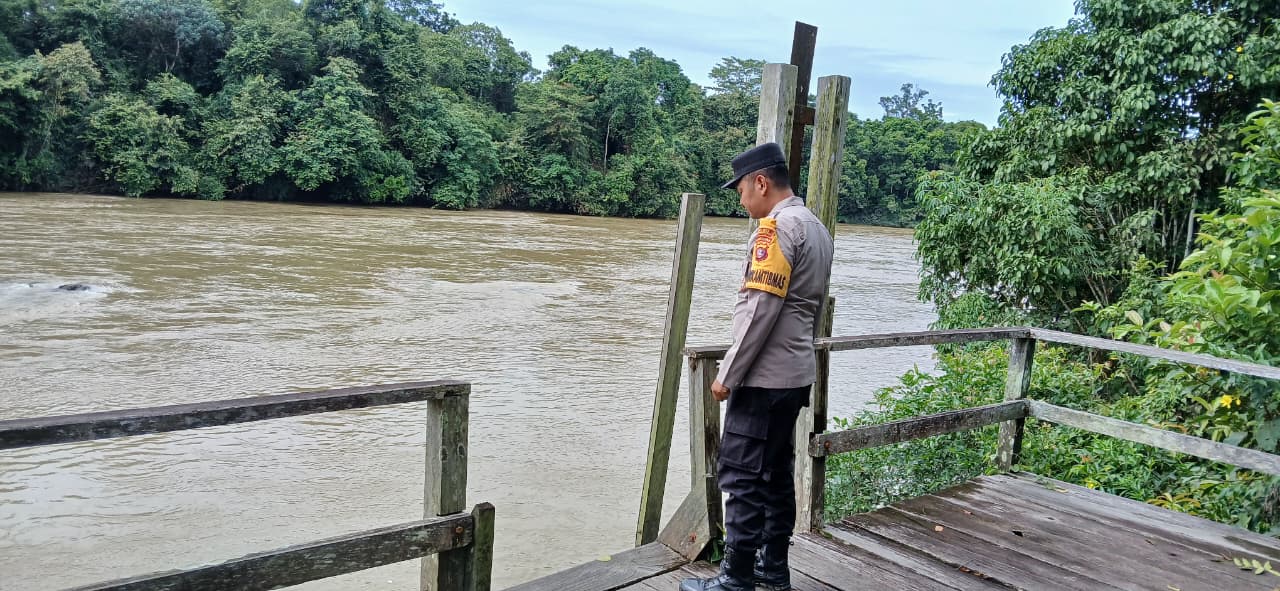 Piket Polsek Cek Debit Air Sungai Lamandau