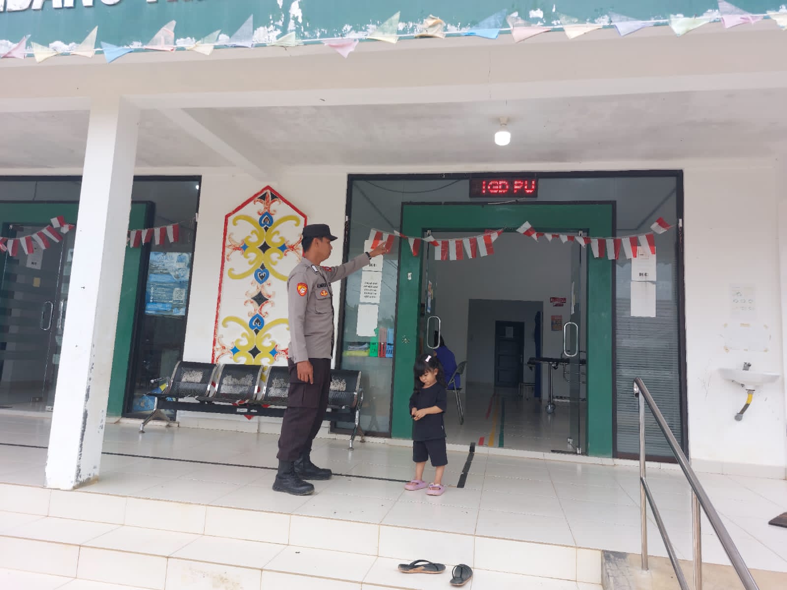 Tingkatkan Sitkamtibmas yang Kondusif ,Polsek Marikit laksanakan Patroli siang ke Obvit dan pemukiman warga.