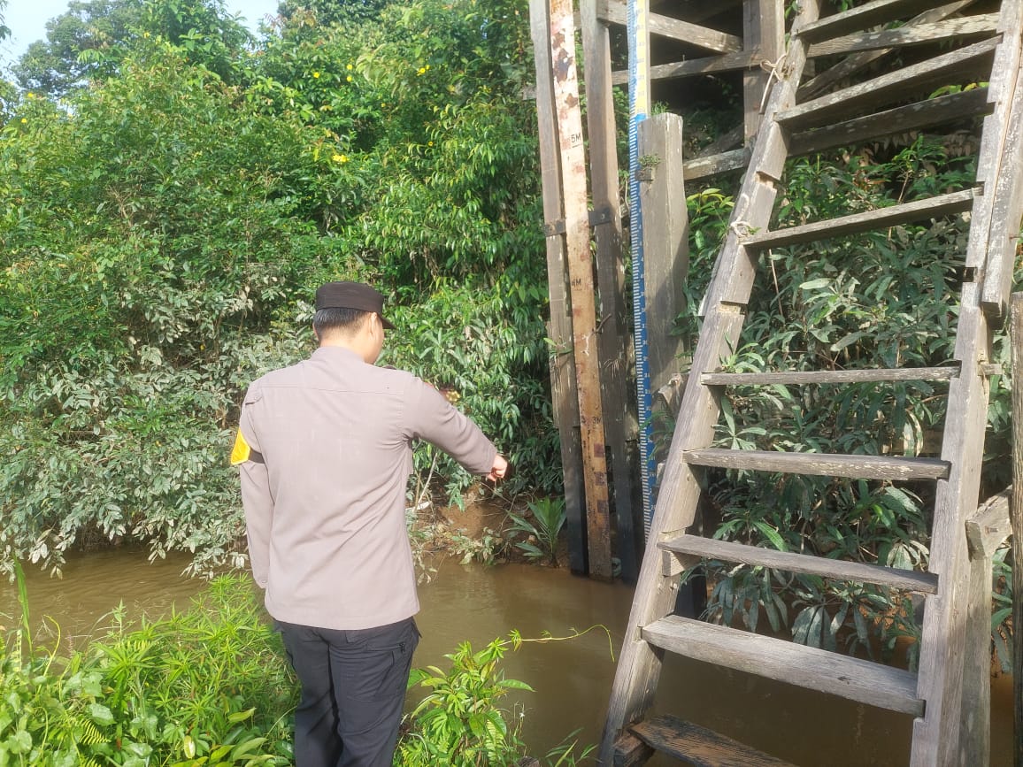 Piket Polsek Cek Debit Air Sungai Lamandau