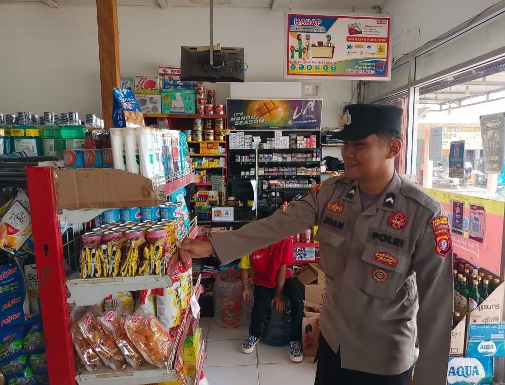 Piket Polsek Patroli kepertokoan diwilkum Polsek Sematu Jaya