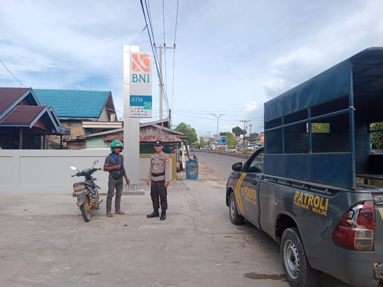 Piket Polsek Bulik melaksanakan sambang dan Silaturahmi kemasyarakat