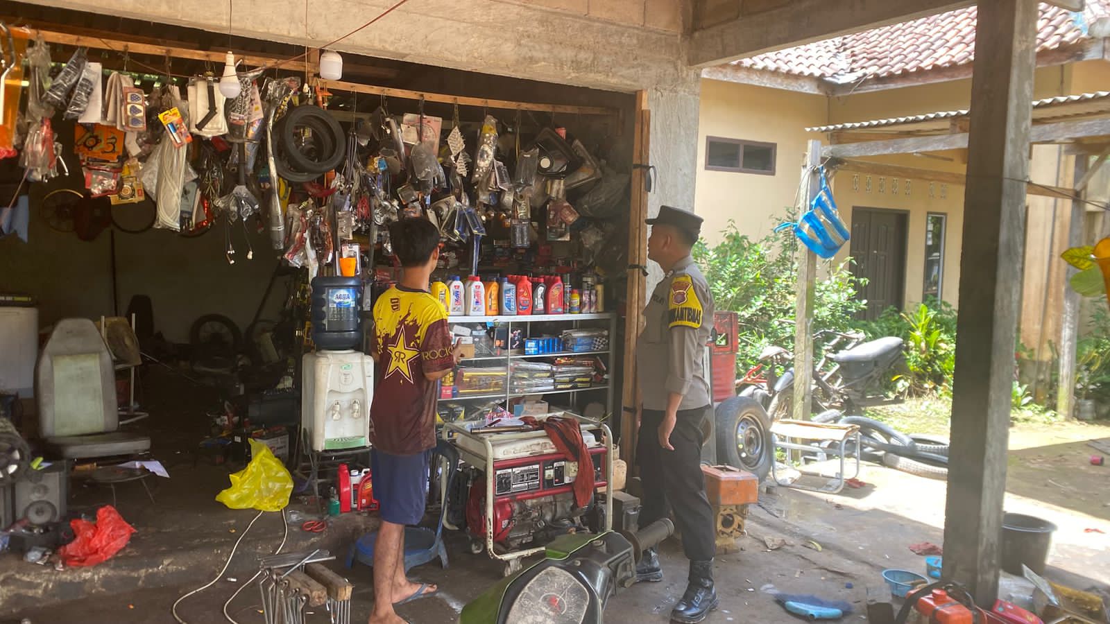 Bhabinkamtibmas Jalin Silaturahmi Sambang Bersama Warga