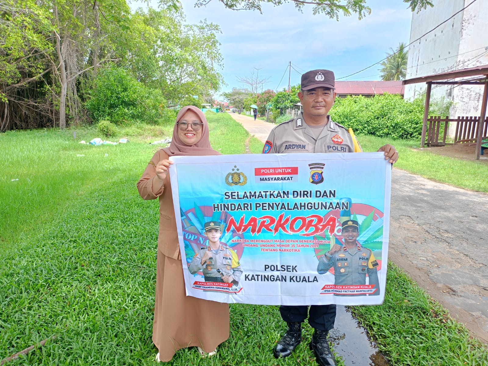 Sampaikan pesan Kamtibmas, Bhabinkamtibmas Polsek Katingan Kuala sambangi Warga.
