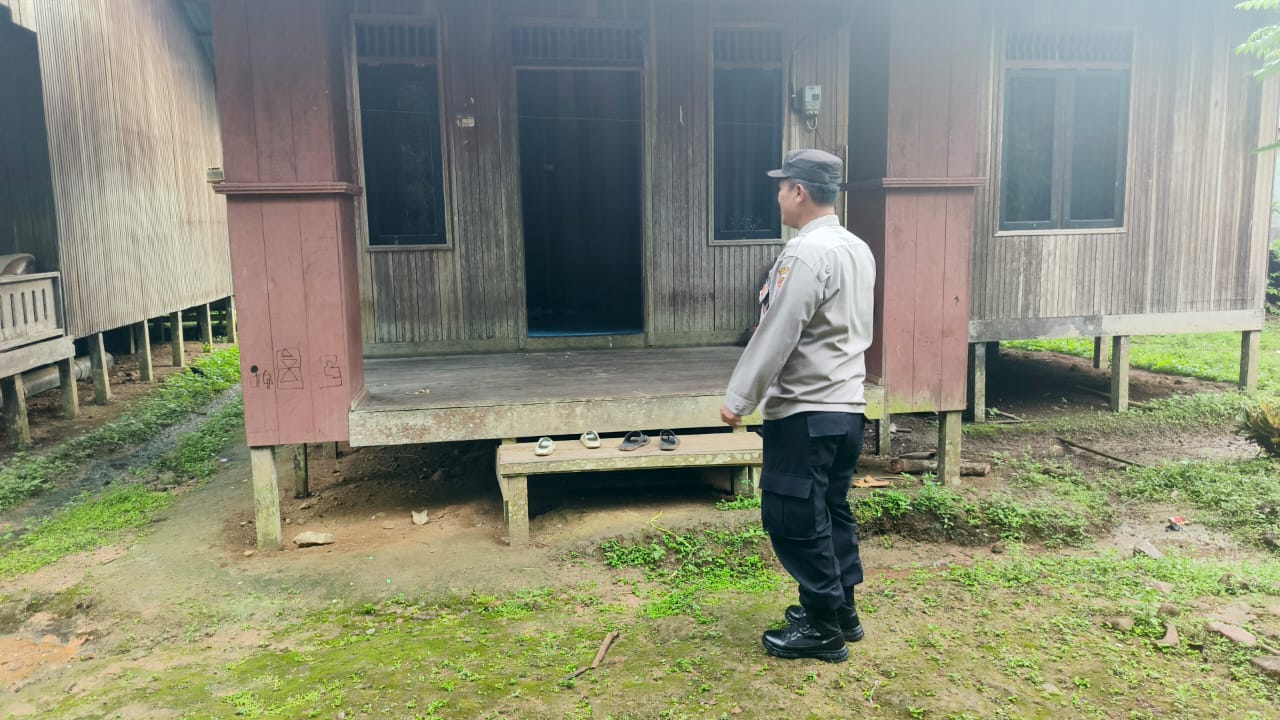 Piket Polsek Delang melaksanakan Silaturahmi ke warga masyarakat