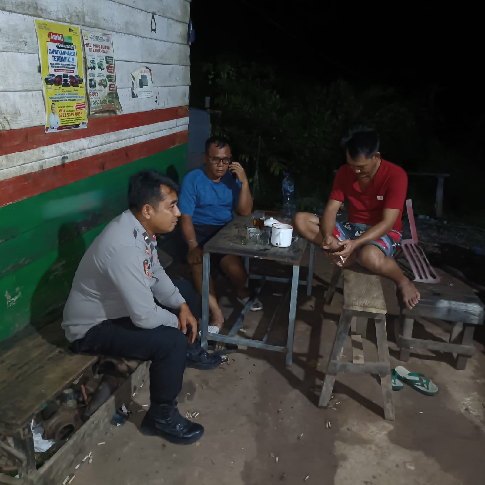 Piket Polsek Bulik Sosialisasikan Tentang Layanan Hotline 110 kepada Masyarakat