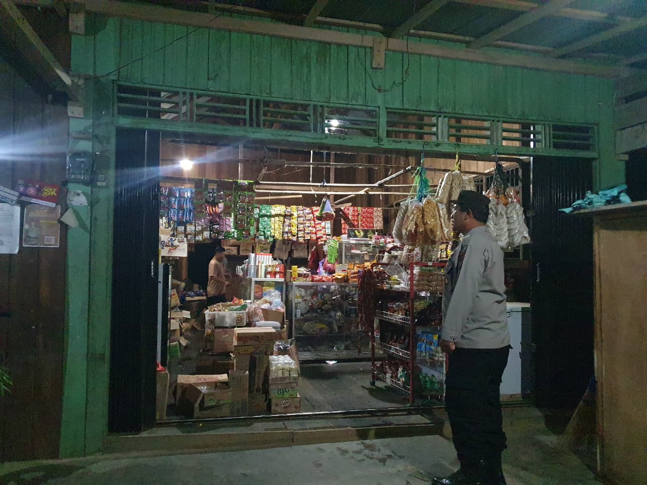 Piket Polsek Delang Silaturahmi Ke Masyarakat