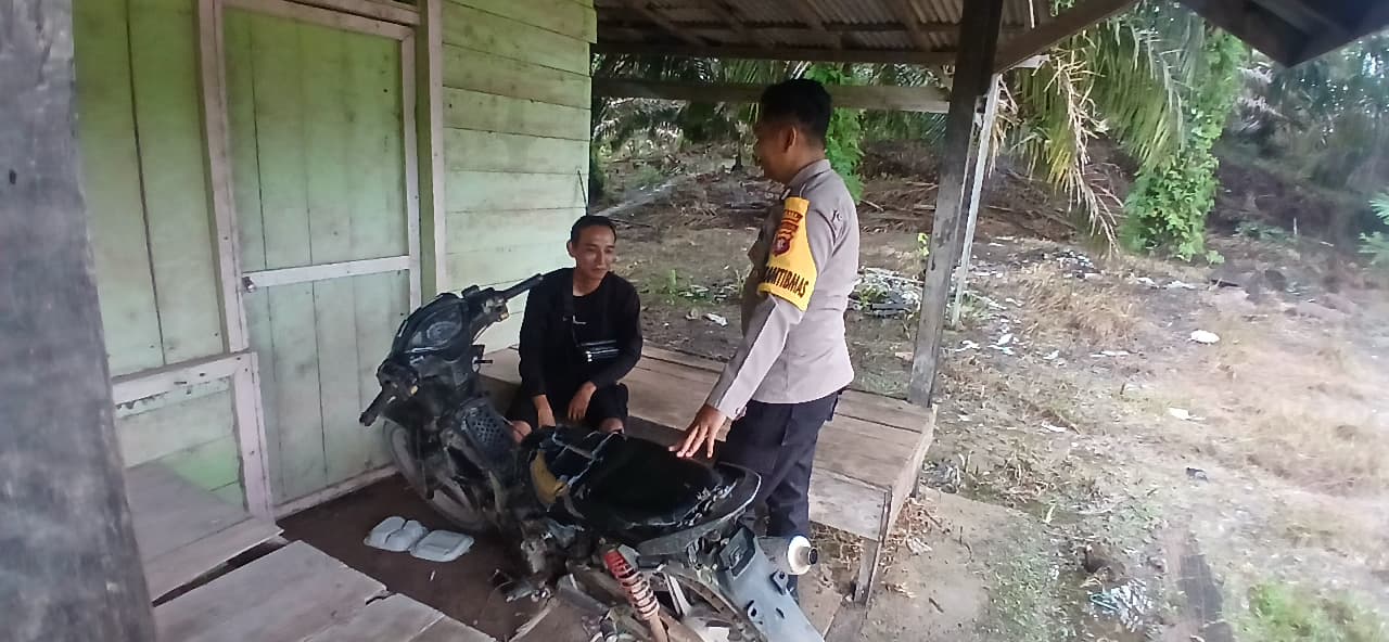 Personel Polsek lamandau melaksanakan sambang kerumah warga