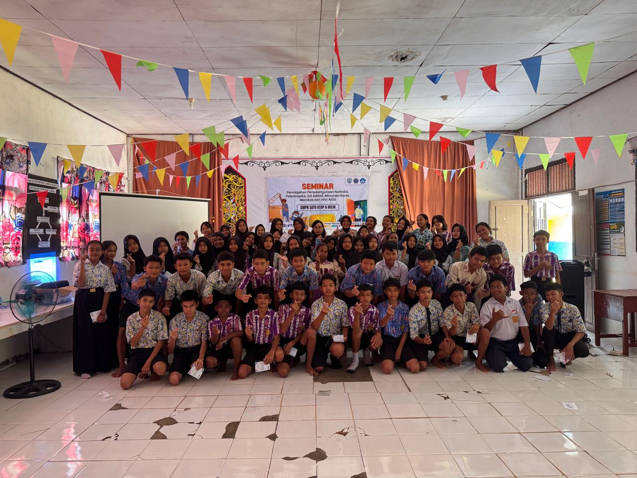 Sat Binmas Polres Lamandau Berikan Sosialisasi Bahaya Narkoba dan Radikalisme kepada Pelajar SMP Satap 6 Bulik di Desa Nanga Pemelontian